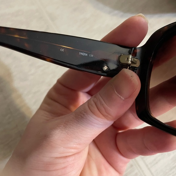 Oleg Cassini sunglasses. - Picture 6 of 7